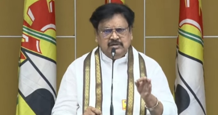 బాలీవుడ్ నటి కేసులో సజ్జల పాత్రపై దర్యాప్తు జరపాలి