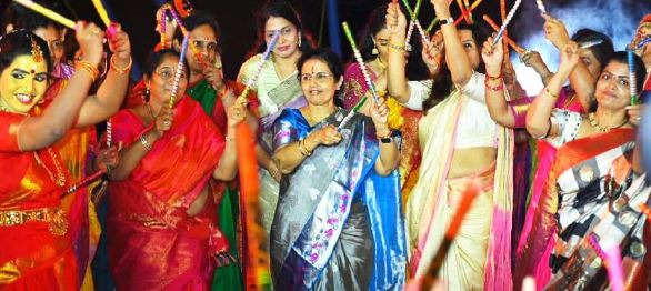 మహిళలే.. మహా శక్తిమంతులు!