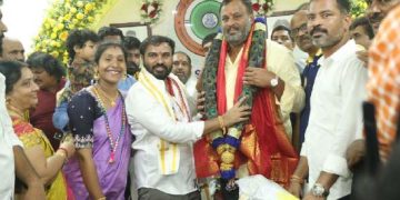 అట్టహాసంగా రవినాయుడు బాధ్యతల స్వీకరణ