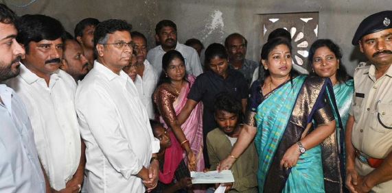 రాజకీయ రాబందుల్లా వైసీపీ నేతలు