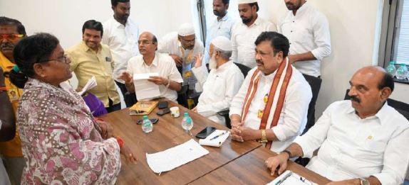 వైసీపీ పంపీ గ్యాంగ్ అరాచకం