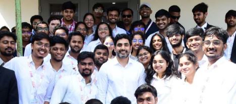 విట్ ఎడ్యుకేషన్ ఫెయిర్లో..మంత్రి లోకేష్ సందడి