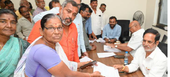 పేదల భూములపై బొత్స డ్రైవర్ కన్ను