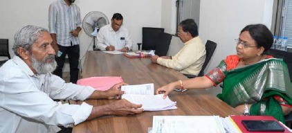 మహిళ కుటుంబానికి లైంగికంగా వేధింపులు