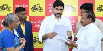 వైసీపీ నేతల వేధింపులకు కుమారుడి ఆత్మహత్య