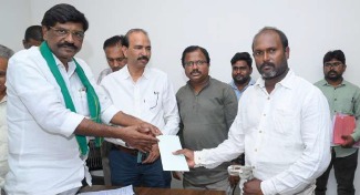 మాజీ ఎమ్మెల్యే ఆళ్ల రామకృష్ణారెడ్డి భూకబ్జా