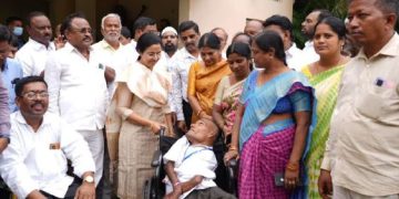 దివ్యాంగులను వెన్నుతట్టి ప్రోత్సహించాలి