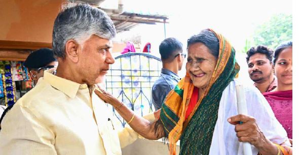 పేదల గుండె చప్పుడు చంద్రన్న!