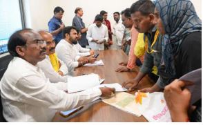 వైసీపీ నేత ఇసుక అక్రమ తవ్వకాలు