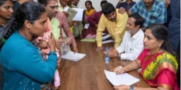 స్థలం కబ్జాకోరుకు సీఐ శ్రీరామ్‌ అండదండలు