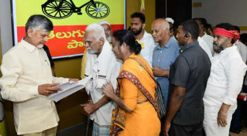 కుమార్తెను చంపిన నేరస్తులకు అండగా పోలీసులు