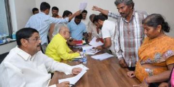 వైసీపీ నేతలకు అండగా ఎస్‌ఐ అరాచకాలు