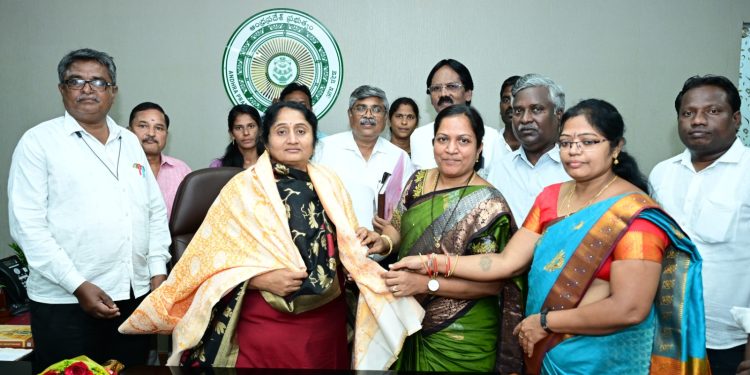 ఎంజేపీ గురుకుల పాఠశాలల్లో..టెన్త్లో వంద శాతం ఫలితాలు సాధించాలి