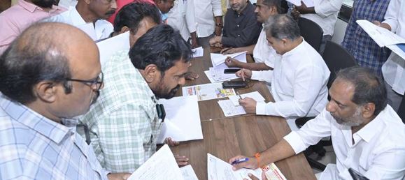 వైసీపీ భూదందాపై ఫిర్యాదులు