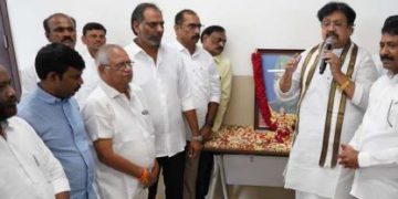 నేతాజీ స్ఫూర్తిని ఆదర్శంగా తీసుకోవాలి