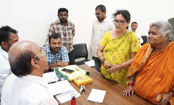 కబ్జా నుంచి భూమిని విడిపించండి