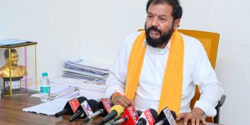 ఆడబిడ్డలను అసభ్యంగా తూలనాడిన..వంశీ నాలుక కోసినా తప్పులేదు