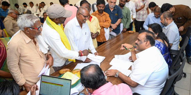 గుంటూరులో బద్వేల్ వైసీపీ నేత హల్చల్