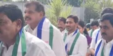 పదకొండు నిమిషాల్లోనే సభ నుంచి జగన్‌, బ్యాచ్‌ వాకౌట్‌