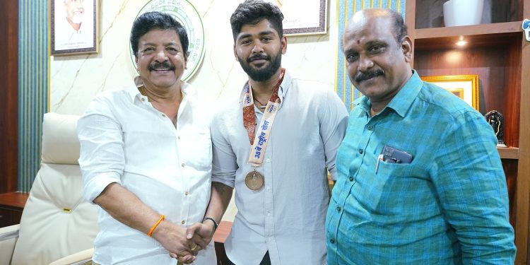 బ్యాడ్మింటన్ జాతీయ క్రీడల్లో పతకం