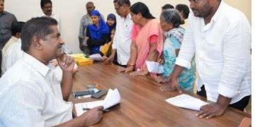 రుణం ఇప్పిస్తామని మూడెకరాల భూ కబ్జా