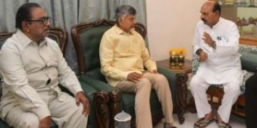 మంత్రి ఫరూక్‌కు మంత్రి సంధ్యారాణి పరామర్శ