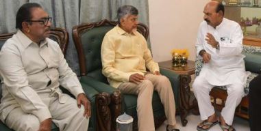మంత్రి ఫరూక్కు మంత్రి సంధ్యారాణి పరామర్శ