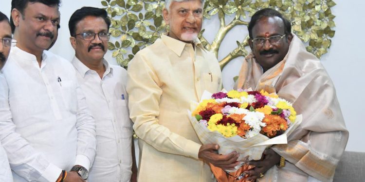 చంద్రబాబును కలిసిన ఉత్తరాంధ్ర టీచర్స్ ఎమ్మెల్సీ