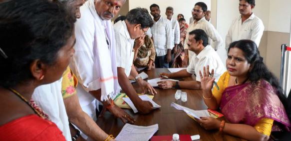 భూకబ్జాలు..బెదిరింపులు