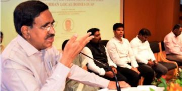 పేదలను ఇబ్బంది పెట్టకుండా..మున్సిపాలిటీల ఆదాయం పెంచాలి