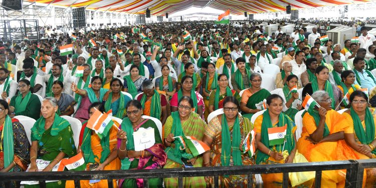 కిక్కిరిసిన సభాస్థలి