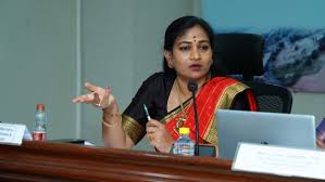 వర్షాలపై అప్రమత్తంగా ఉండాలి