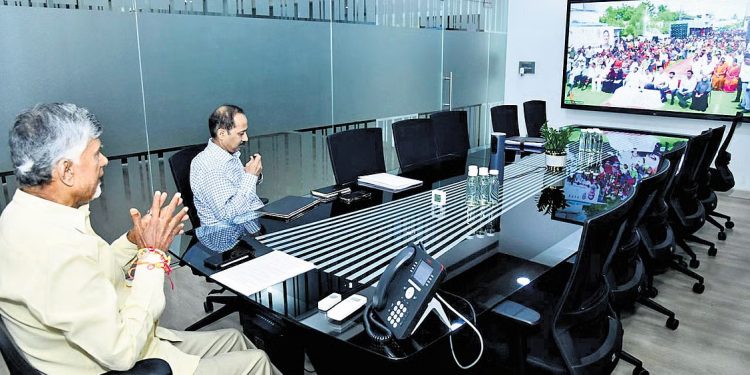 రాఖీ పండుగ రోజు ఆడబిడ్డలకు పట్టాల పంపిణీ..