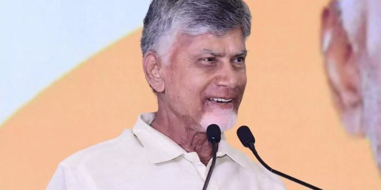 అడవితల్లి ఒడిలో..ఆదివాసీల మధ్య