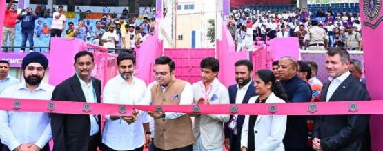 క్రికెట్ స్టేడియంలో లోకేశ్ సందడి