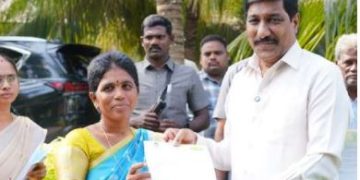 బనగానపల్లెలో సీఎంఆర్ఎఫ్ చెక్కుల పంపిణీ