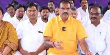 రాష్ట్ర అభివృద్ధిని అడ్డుకుంటున్న విలన్ జగన్