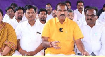 రాష్ట్ర అభివృద్ధిని అడ్డుకుంటున్న విలన్ జగన్