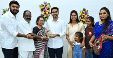 ఆనందాలు నిండుగా..ఆత్మీయ పండుగ