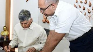 సం’క్షేమమే ధ్యేయంగా.. కొత్త ఏడాదిలో తొలి రోజున సీఎం తొలి సంతకం