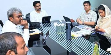 మౌలిక సదుపాయాల పనులు ఎస్ఎంసీలకు అప్పగించండి