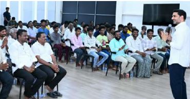కృష్ణమ్మ ఒడినుంచి..పడవల ‘వంద’నం!