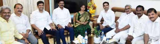 గుంటూరు పార్లమెంట్ ప్రజాప్రతినిధుల ఆత్మీయ విందు సమావేశం