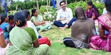 ప్రభుత్వ పాఠశాలలు చూసి అసూయపడాలి
