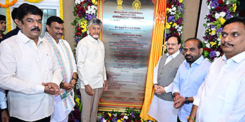 విజయవాడలోని డాక్టర్ బీఆర్ అంబేద్కర్ కళావేదికలో జరిగిన కార్యక్రమంలో ముఖ్యమంత్రి చంద్రబాబు గారితో కలిసి రాష్ట్రవ్యాప్తంగా క్రిటికల్ కేర్ బ్లాకులు, ఇంటిగ్రేటెడ్ పబ్లిక్ హెల్త్ ల్యాబరేటరీలను వర్చువల్‌గా కేంద్ర ఆరోగ్య శాఖ మంత్రి జేపీ నడ్డా గారు ప్రారంభించారు.