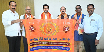 రాష్ట్రవ్యాప్తంగా ఏర్పాటుచేసిన గణేష్ మండపాలకు ఉచిత విద్యుత్ అందించడంతో పాటు సింగిల్ విండో ద్వారా అనుమతులకు చొరవ చూపిన విద్య, ఐటీ శాఖల మంత్రి నారా లోకేష్ కు ఆంధ్రపదేశ్ గణేష్ ఉత్సవ సమితి కృతజ్ఞతలు తెలిపింది.