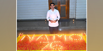 ప్ర‌ధాని Narendra Modi పుట్టిన రోజు వేడుక‌ల‌ను ఉండ‌వ‌ల్లి నివాసంలో విద్య‌, ఐటీ శాఖ‌ల మంత్రి నారా లోకేష్‌ నిర్వ‌హించారు.