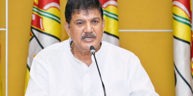 బెంగళూరులో కూర్చొని ఏపీలో విధ్వంసాలు సృష్టిస్తున్న జగన్