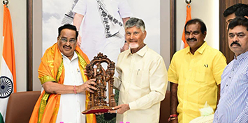పోలవరం ప్రాజెక్టు పనుల ప్రగతిని, ఇటీవల రూ.30 వేల కోట్లతో చేపట్టిన జల్ జీవన్ మిషన్-అమరజీవి జలధార పనుల వివరాలను కేంద్ర జల్ శక్తి మంత్రి సీఆర్ పాటిల్ కు ముఖ్యమంత్రి చంద్రబాబు నాయుడు వివరించారు.